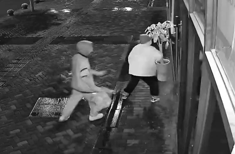 煙酒超市手機店暴力入室盜竊頻發(fā)，AI智能安防系統(tǒng)應(yīng)如何應(yīng)對