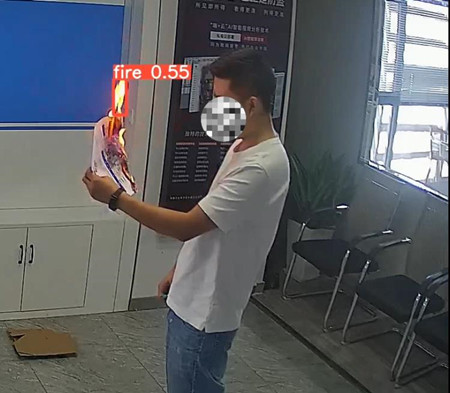 AI視頻聯(lián)網報警系統(tǒng) 廚師帽識別報警 安全帽佩戴識別報警 口罩識別報警 手機使用識別報警