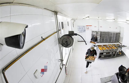 AI視頻聯(lián)網(wǎng)報(bào)警系統(tǒng)，如何解決學(xué)校食堂的食品安全問(wèn)題